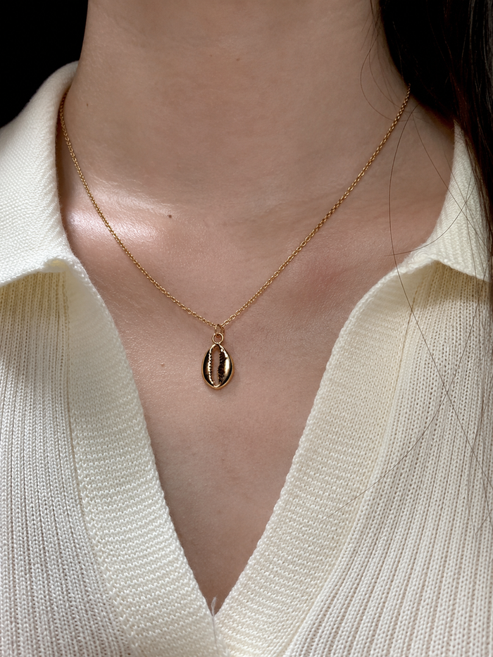 Dainty Gold Metallic Cowrie Shell Pendant Necklace